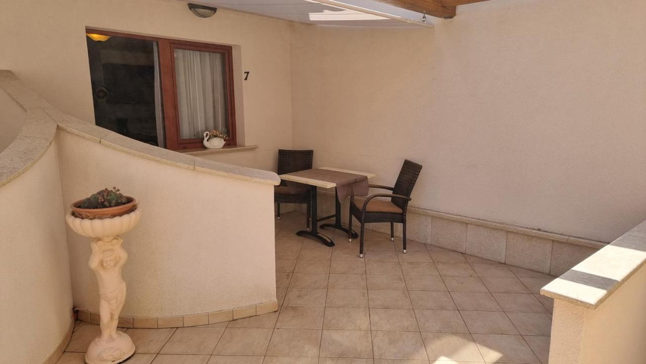 Apartmani Sidro Малинска Экстерьер фото