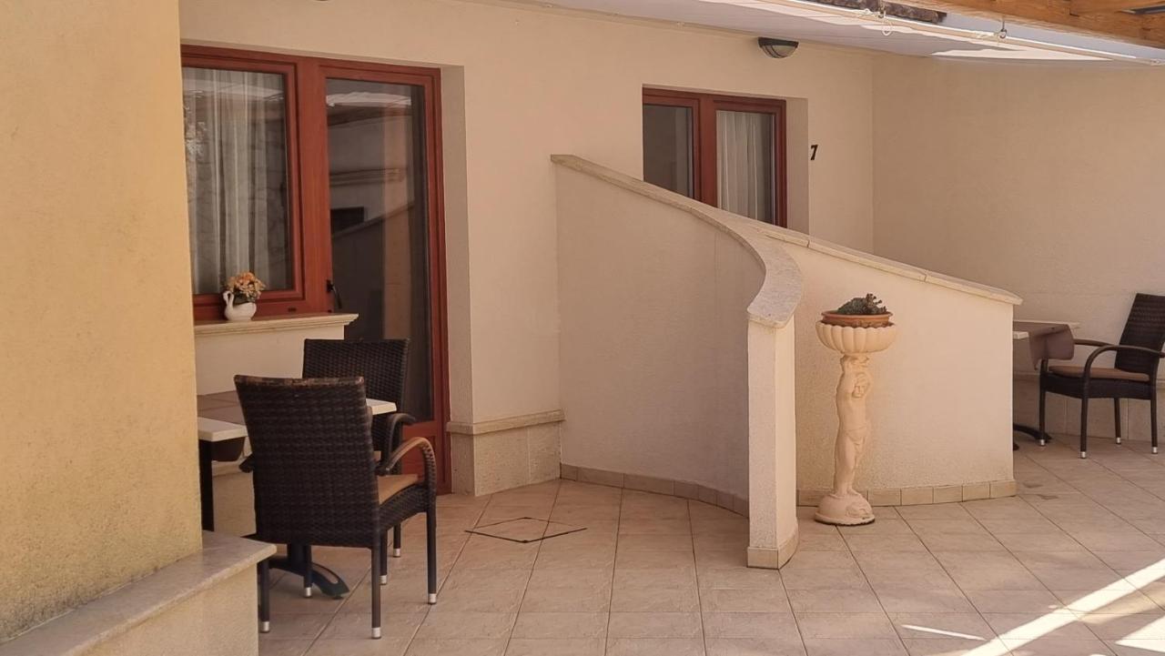 Apartmani Sidro Малинска Экстерьер фото